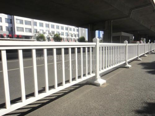 金属护栏