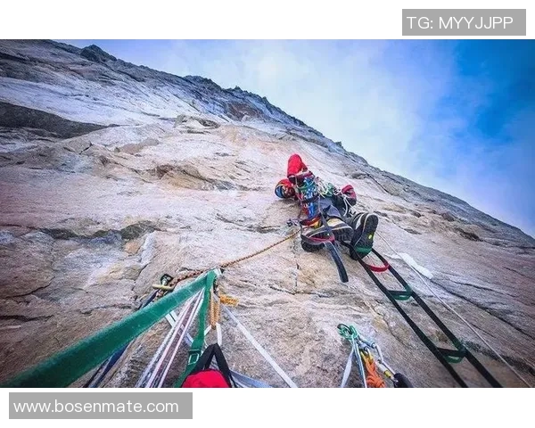 西安攀岩队团队协作的探索与实践:攀岩运动中的合作精神与技巧分析 西安攀岩队团队协作的探索与实践:攀岩运动中的合作精神与技巧分析